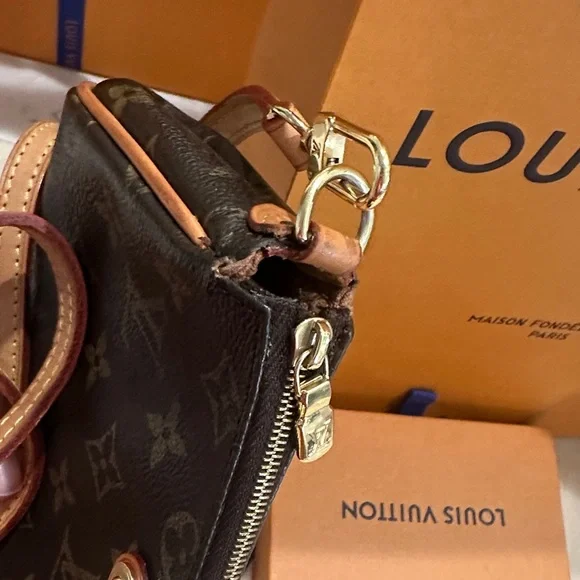 Louis Vuitton Monogram Crossbody Bag - Picture 10 of 16